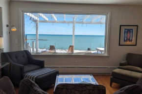 Scenic Waterfront Lake Michigan Escape